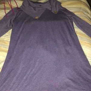 Long shirt great for leggings